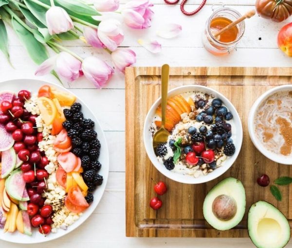 Aliments sains illustrant la formation en nutrition